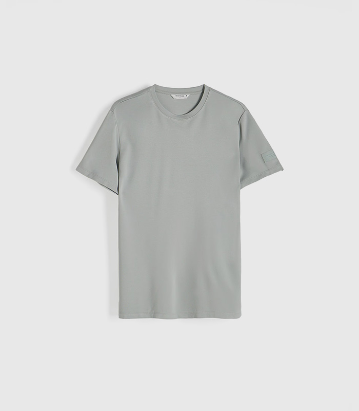 regular-fit-tshirt-with-appliqus.jpeg Regular fit T-shirt with appliqués - الصورة 1